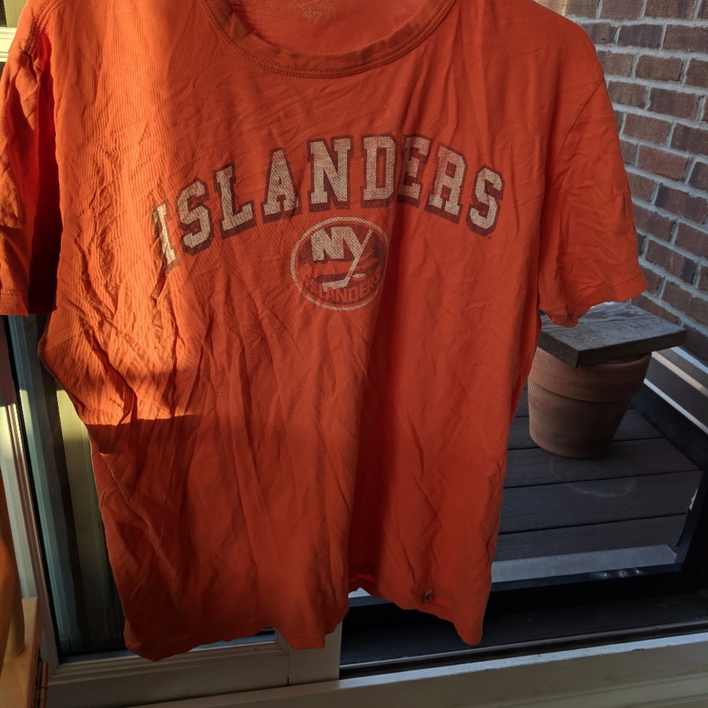 NY Islanders tshirt Medium